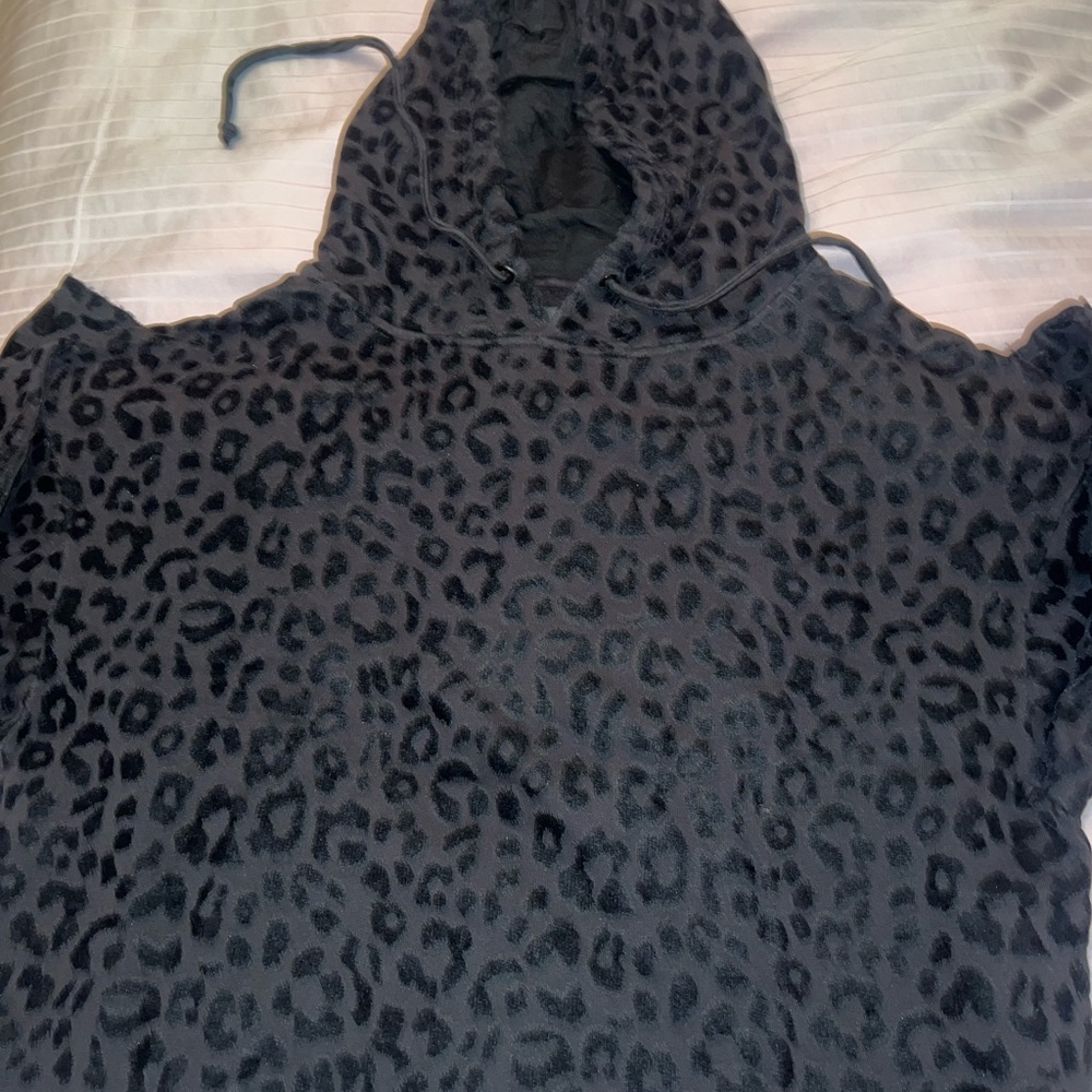 RtAvelvet animal print cropped sweatshirt. Worn once